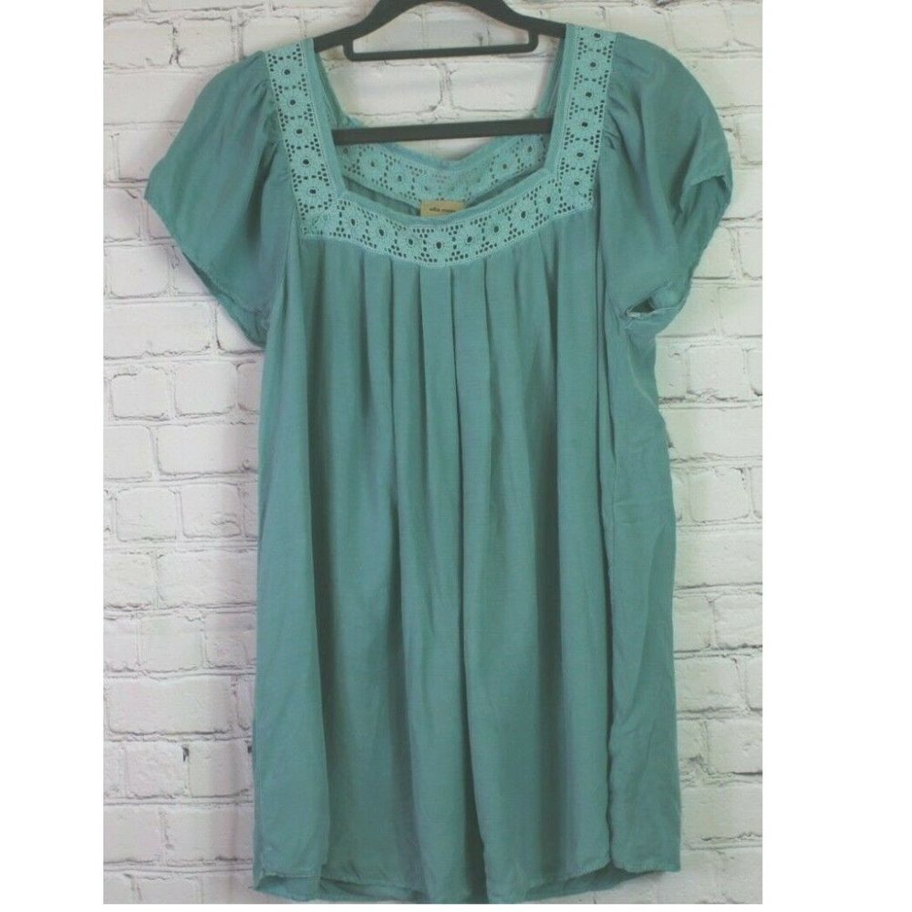 Ella Moss Regular Women's size M Medium Green Pullover Eyelet Rayon Top Size M
